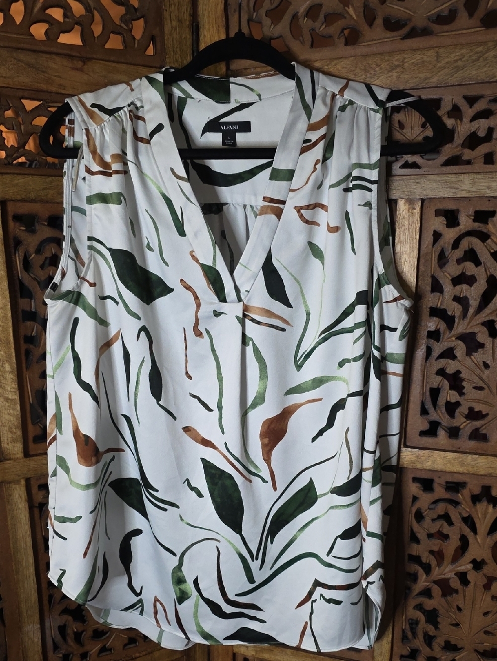 Alfani White V-Neck Sleeveless Camisole with Green & Brown Leaf Print